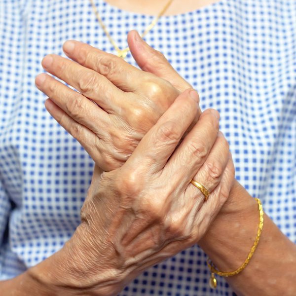 Metrolina-Neurological-Associates-woman-experiencing-pain-from-neuropathy